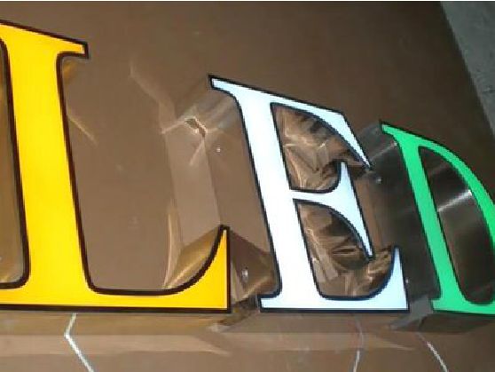青阳介绍LED招牌的基础知识。