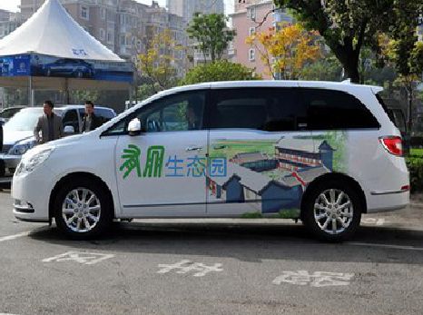 青阳户外车贴喷绘如何保持效果?